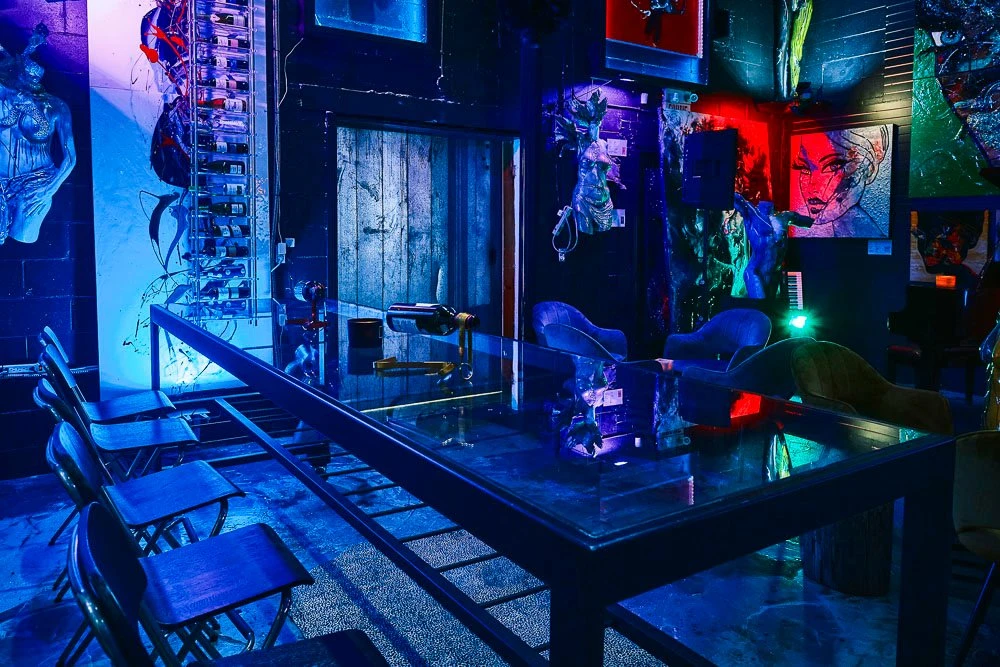 Salle de réception avec oeuvres Lisabel